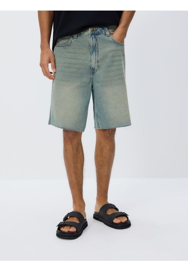 Reserved - Jeansowe szorty straight - żółty. Kolor: żółty. Materiał: jeans
