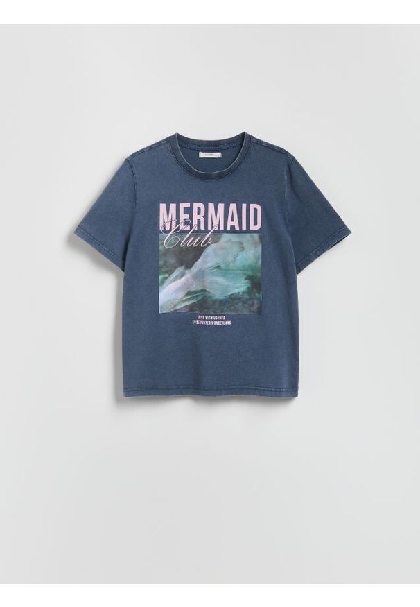 Reserved - T-shirt z nadrukiem - niebieski. Kolor: niebieski. Materiał: dzianina, bawełna. Wzór: nadruk
