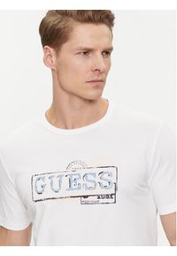 Guess T-Shirt M4GI26 J1314 Biały Slim Fit. Kolor: biały. Materiał: bawełna