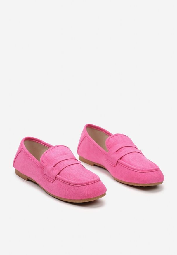 Born2be - Fuksjowe Klasyczne Płaskie Mokasyny Wsuwane z Ozdobnym Paskiem Ianestia. Okazja: na co dzień. Zapięcie: bez zapięcia. Kolor: różowy. Materiał: jeans, jedwab. Styl: klasyczny