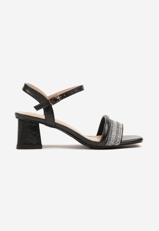 Born2be - Czarne Sandały na Stożkowym Obcasie z Ozdobnymi Paskami Ndivaya. Okazja: na co dzień. Zapięcie: pasek. Kolor: czarny. Materiał: jeans. Wzór: paski. Obcas: na obcasie. Styl: klasyczny, casual. Wysokość obcasa: średni