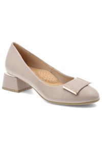 Beżowe Półbuty Armodo Eleganckie Obuwie Damskie. Okazja: na co dzień, na spotkanie biznesowe, do pracy. Kolor: beżowy. Materiał: skóra. Wzór: geometria, aplikacja. Obcas: na obcasie. Styl: elegancki. Wysokość obcasa: średni #1