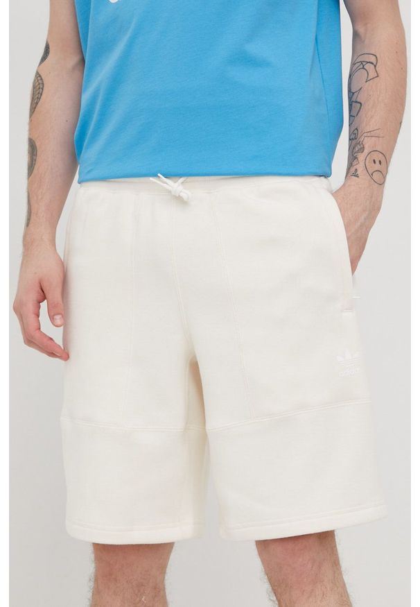 adidas Originals szorty Adicolor męskie kolor beżowy. Okazja: na co dzień. Kolor: beżowy. Materiał: materiał, bawełna, dzianina. Wzór: gładki. Styl: casual