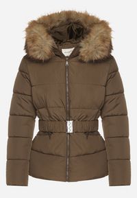 Born2be - Ciemnozielona Pikowana Kurtka z Paskiem Nieodpinanym Kapturem i Futerkiem Retinda. Okazja: na co dzień, na spacer. Kolor: zielony. Materiał: futro. Styl: casual