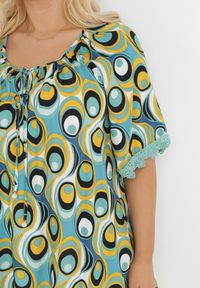 Born2be - Żółto-Zielona Tunika z Wiązaniem przy Dekolcie i Koronkowymi Rękawami Ollieni. Kolekcja: plus size. Kolor: żółty. Materiał: koronka. Długość rękawa: krótki rękaw. Długość: krótkie. Sezon: wiosna, lato #2