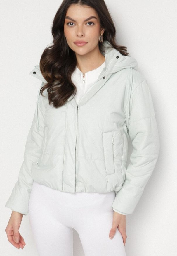 Born2be - Miętowa Pikowana Kurtka z Kapturem i Lekkim Ociepleniem Ninirila. Okazja: na spacer. Typ kołnierza: kaptur. Kolor: miętowy. Materiał: jeans. Długość: krótkie. Styl: klasyczny, elegancki