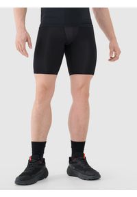 4f - 4F Spodenki treningowe slim szybkoschnące męskie - czarne S. Kolor: czarny. Materiał: poliester, elastan, materiał, włókno, dzianina. Wzór: ze splotem, gładki, jednolity. Sport: fitness #2
