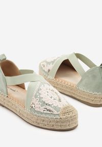 Born2be - Jasnozielone Espadryle na Plecionej Podeszwie z Haftowanym Motywem Aretia. Okazja: na co dzień. Zapięcie: pasek. Kolor: zielony. Materiał: jeans. Wzór: haft. Obcas: na obcasie. Styl: klasyczny, casual, elegancki. Wysokość obcasa: średni #5