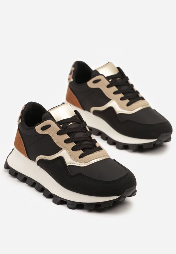 Born2be - Czarne Sneakersy Ozdobione Metalicznymi Wstawkami Korisorra. Okazja: na co dzień. Kolor: czarny. Materiał: jeans. Wzór: aplikacja