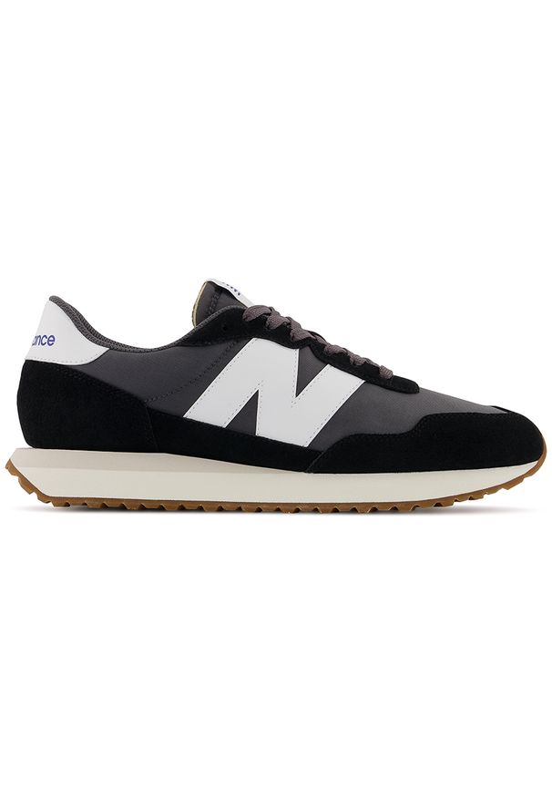Buty New Balance MS237GA – czarne. Okazja: na co dzień. Kolor: czarny. Materiał: zamsz, guma, skóra, materiał. Szerokość cholewki: normalna