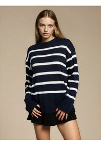 Sinsay - Sweter w paski - granatowy. Kolor: niebieski. Wzór: paski