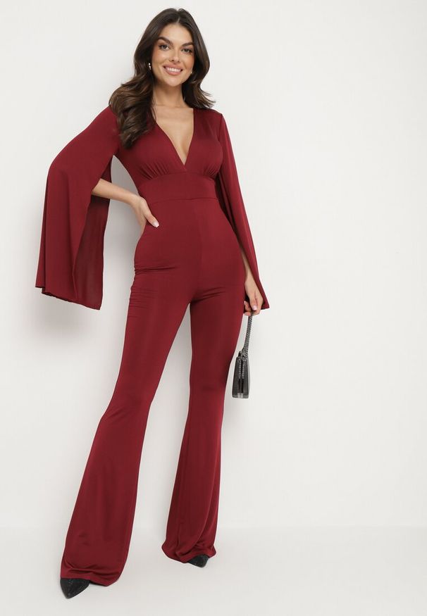 Born2be - Bordowy Długi Kombinezon z Szerokimi Rękawami i Odkrytymi Plecami Dasima. Okazja: na imprezę. Kolor: czerwony. Długość: długie. Styl: elegancki, klasyczny