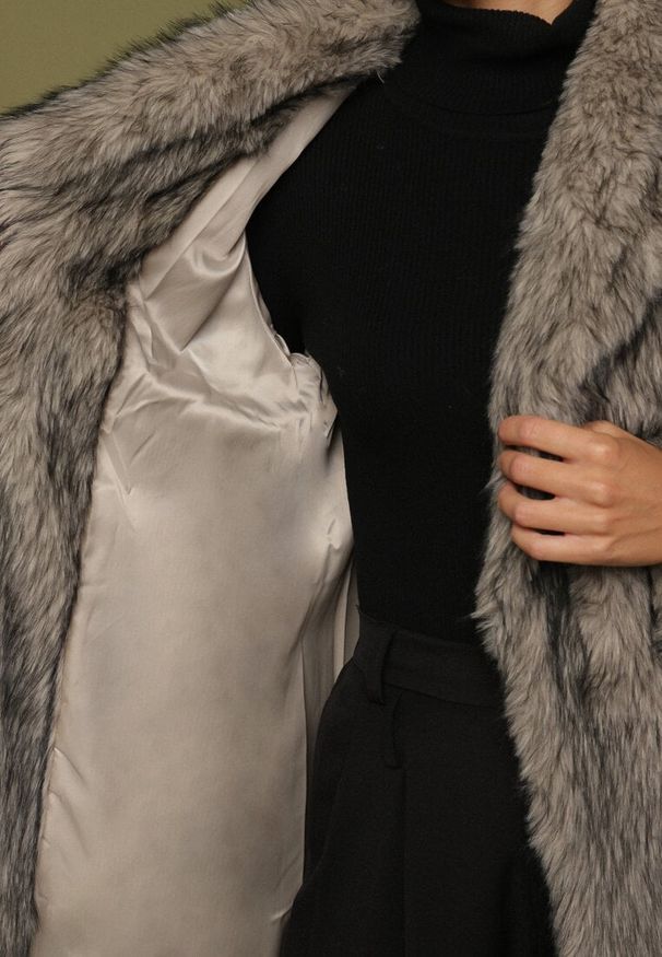 Born2be - Beżowo-Czarny Długi Płaszcz Futrzany z Kołnierzem Banisse. Okazja: na co dzień. Kolor: beżowy. Materiał: futro. Długość: długie. Styl: klasyczny, casual, elegancki