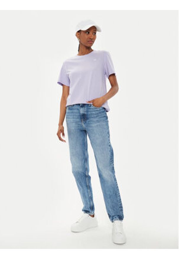 Calvin Klein Jeans T-Shirt J20J223226 Fioletowy Regular Fit. Kolor: fioletowy. Materiał: bawełna