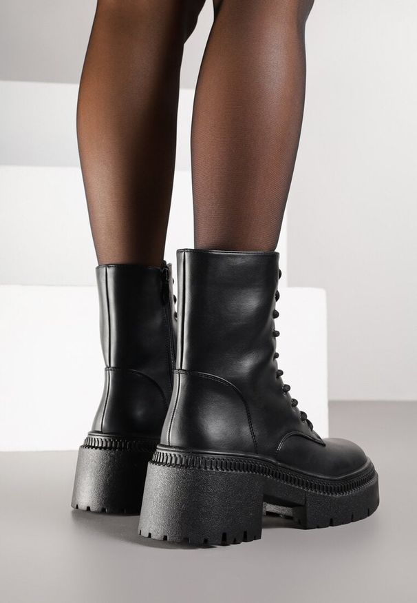 Born2be - Czarne Botki Typu Workery Vices Platformie z Tłoczeniem i Ozdobą Violowa. Kolor: czarny. Materiał: jeans. Wzór: aplikacja. Obcas: na platformie