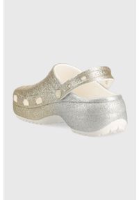 Crocs klapki Clssic Platform Ombre Glitter Clog damskie kolor złoty na platformie 207933. Nosek buta: okrągły. Kolor: złoty. Materiał: materiał. Obcas: na platformie #4