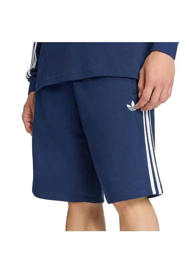 Adidas - Spodenki męskie adidas Originals 3-Stripes KE3565 - granatowe. Kolor: niebieski. Materiał: bawełna. Długość: do kolan. Sport: fitness