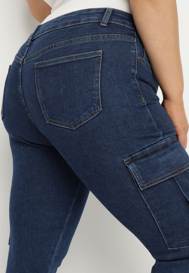 Born2be - Granatowe Jeansy Cargo Regular Waist o Prostym Kroju Belvila. Okazja: na co dzień. Kolor: niebieski. Styl: elegancki, casual