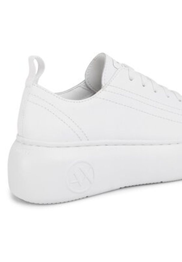 Armani Exchange Sneakersy XDX043 XCC64 00152 Biały. Kolor: biały. Materiał: skóra