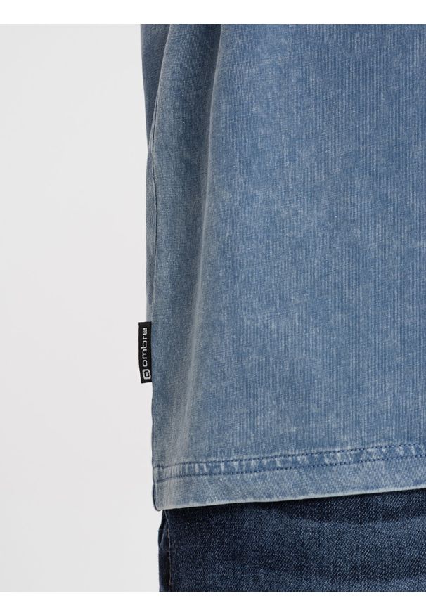 Ombre Clothing - Longsleeve męski washowany z okrągłym dekoltem - niebieski denim V6 OM-LSWL-0103 - XL. Okazja: na co dzień. Kolor: niebieski. Materiał: denim. Długość rękawa: długi rękaw. Długość: długie. Wzór: gładki. Styl: casual, klasyczny, rockowy
