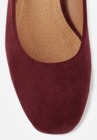 Renee - Bordowe Czółenka z Wkładką z Naturalnej Skóry i Metaliczną Wstawką Sariann. Kolor: czerwony. Materiał: skóra. Obcas: na obcasie. Styl: elegancki. Wysokość obcasa: średni #4