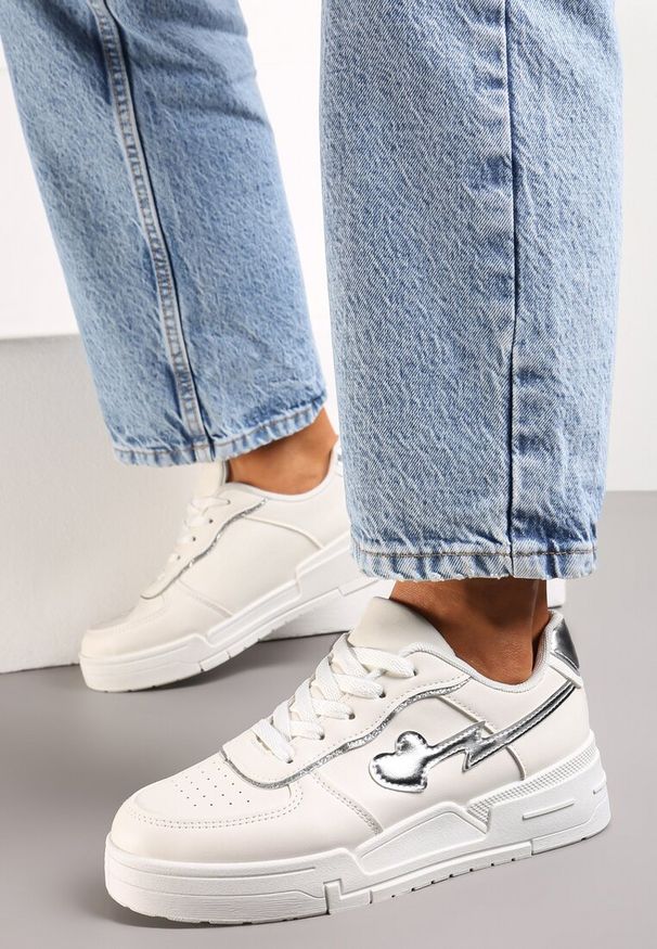 Renee - Białe Sznurowane Sneakersy na Grubej Podeszwie z Brokatowym Zdobieniem Anaieli. Kolor: biały. Szerokość cholewki: normalna. Wzór: aplikacja