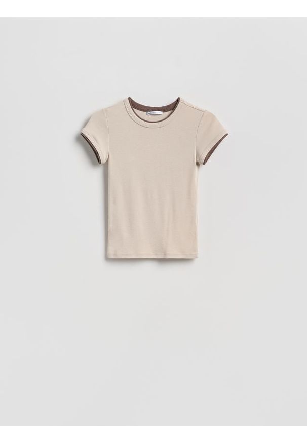 Reserved - T-shirt z kontrastową wstawką - beżowy. Kolor: beżowy. Materiał: dzianina, wiskoza