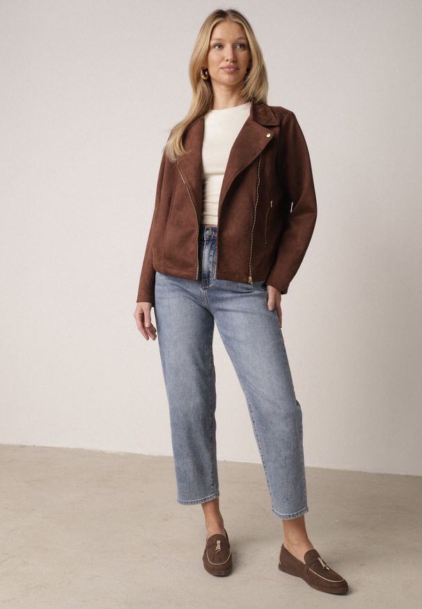 Born2be - Niebieskie Jeansy z Bawełną o Kroju Mom Fit z Wysokim Stanem Kallis. Okazja: na co dzień. Stan: podwyższony. Kolor: niebieski. Wzór: prążki. Styl: casual, klasyczny