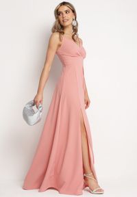 Born2be - Ciemnoróżowa Rozkloszowana Klasyczna Sukienka z Kopertowym Dekoltem na Cienkich Ramiączkach z Rozcięciem Vinelia. Typ kołnierza: dekolt kopertowy. Kolekcja: dla wysokich. Kolor: różowy. Długość rękawa: na ramiączkach. Typ sukienki: kopertowe. Styl: klasyczny. Długość: maxi #5