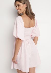 Born2be - Różowa Sukienka Rozkloszowana z Bufiastymi Rękawami i Kwadratowym Dekoltem Galzemis. Okazja: na co dzień. Typ kołnierza: dekolt kwadratowy. Kolor: różowy. Styl: klasyczny, casual, elegancki #5