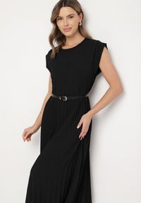 Born2be - Czarna Plisowana Sukienka Mavence. Okazja: na co dzień. Kolor: czarny. Wzór: nadruk. Styl: klasyczny, casual