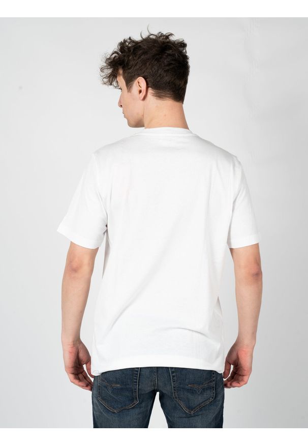 Diesel T-shirt "T-Just" | A03803-0BEAF | Mężczyzna | Biały. Okazja: na co dzień. Kolor: biały. Materiał: bawełna. Wzór: nadruk. Styl: klasyczny, casual