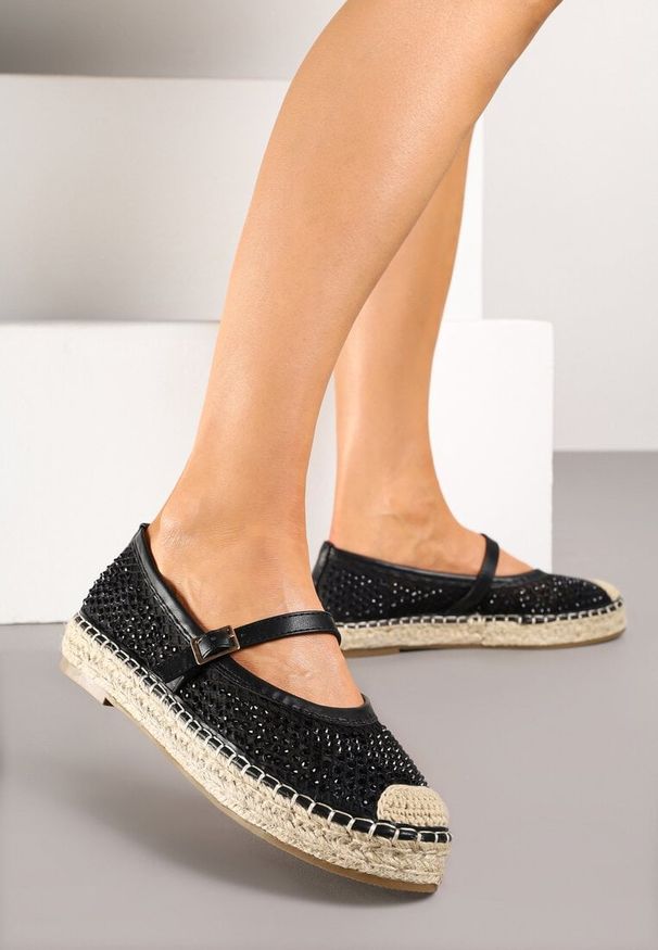 Born2be - Czarne Ażurowe Espadryle z Plecionką Rineviella. Okazja: na spacer, na spotkanie biznesowe. Zapięcie: sprzączka. Kolor: czarny. Wzór: ażurowy. Sezon: lato. Styl: biznesowy, elegancki