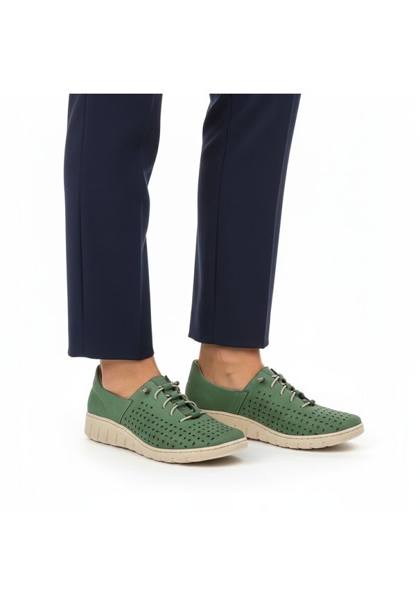 Półbuty damskie Wasak, niski fason sznurowane ażurowa cholewka miękka konstrukcja elastyczna podeszwa lekka forma wygodne dopasowanie oddychający mat. Okazja: na co dzień. Zapięcie: sznurówki. Kolor: zielony. Materiał: skóra, nubuk. Szerokość cholewki: normalna. Wzór: ażurowy. Styl: casual, klasyczny