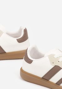 Renee - Ciemnobeżowe Casualowe Sneakersy na Płaskiej Podeszwie z Paskami Jereria. Okazja: na co dzień. Zapięcie: pasek. Kolor: beżowy. Materiał: jeans. Obcas: na płaskiej podeszwie #5