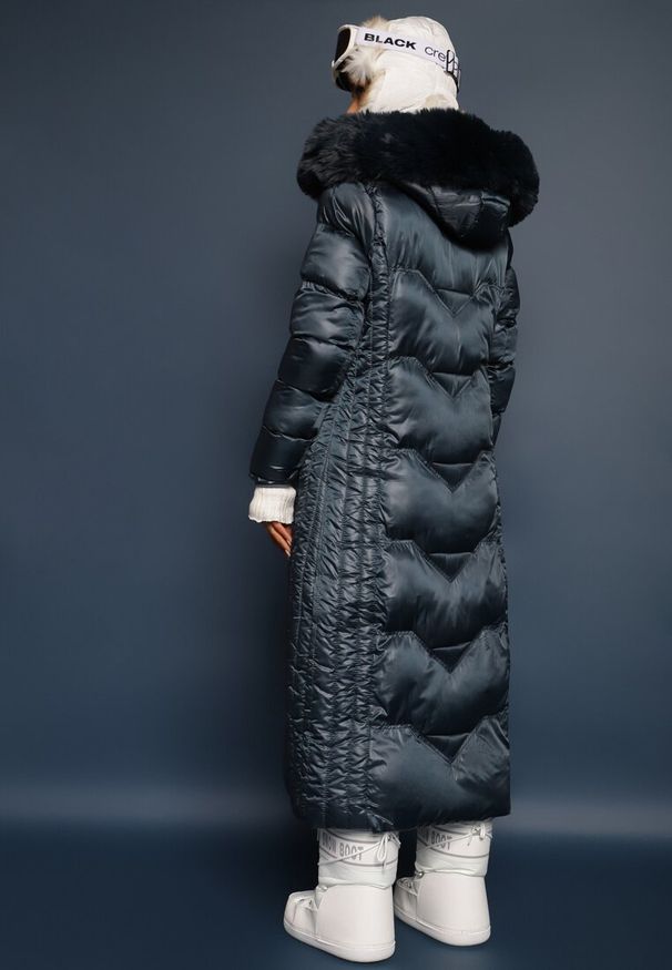 Renee - Ciemnozielona Kurtka Płaszcz z Ozdobnym Pikowaniem z Kapturem z Futerkiem i Marszczeniami Larian. Okazja: na co dzień. Typ kołnierza: kaptur. Kolor: niebieski. Materiał: futro. Styl: elegancki, casual