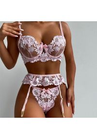 Intica - Komplet bielizny koronkowej z kwiatowym wzorem na romantyczne wieczory Trixy. Kolor: fioletowy. Materiał: koronka. Wzór: kwiaty #2