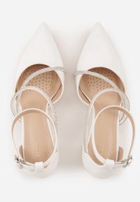 Renee - Białe Czółenka VICES na Słupku z Eleganckimi Paseczkami z Cyrkoniami Sirevianna. Zapięcie: pasek. Kolor: biały. Materiał: satyna. Obcas: na słupku. Styl: elegancki #5