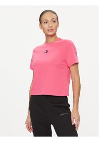 Tommy Jeans T-Shirt Badge DW0DW17391 Różowy Boxy Fit. Kolor: różowy. Materiał: syntetyk