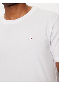 TOMMY HILFIGER - Tommy Hilfiger T-Shirt UM0UM03362 Biały Regular Fit. Kolor: biały. Materiał: bawełna #5