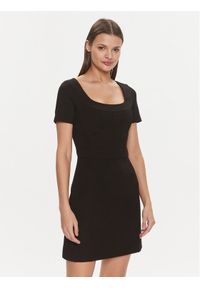 Guess Sukienka codzienna W4RK15 KBJP2 Czarny Regular Fit. Okazja: na co dzień. Kolor: czarny. Materiał: wiskoza. Typ sukienki: proste. Styl: casual