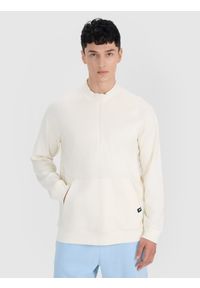 4f - 4F Bluza dresowa nierozpinana bez kaptura męska - biała XL. Okazja: na co dzień. Typ kołnierza: bez kaptura. Kolor: biały. Materiał: dresówka. Długość rękawa: raglanowy rękaw. Wzór: ze splotem. Styl: sportowy, street, elegancki, casual. Sport: koszykówka