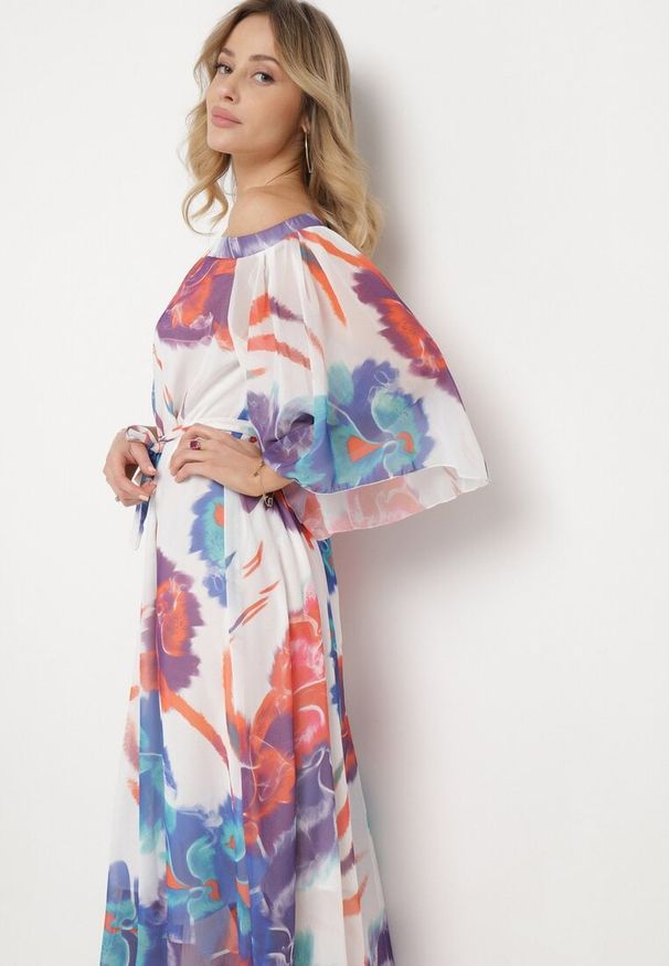 Born2be - Biało-Fioletowa Rozkloszowana Sukienka z Wiązaniem w Talii i Szerokimi Rękawami Nellanora. Okazja: na spotkanie biznesowe. Kolor: biały. Styl: biznesowy