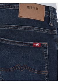 Mustang Szorty jeansowe Chicago 1013432 Granatowy Regular Fit. Kolor: niebieski. Materiał: jeans, bawełna