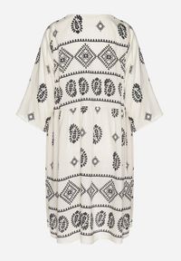 Born2be - Czarno-Biała Wiskozowa Sukienka ze Wzorem Boho Frisana. Okazja: na co dzień. Typ kołnierza: dekolt w kształcie V. Kolor: czarny. Materiał: wiskoza. Styl: boho #5