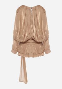 Born2be - Brązowa Sukienka o Bufiastym Kroju z Falbanami Trenem i Wiązaniem Lunalina. Kolor: brązowy. Styl: klasyczny, elegancki #3