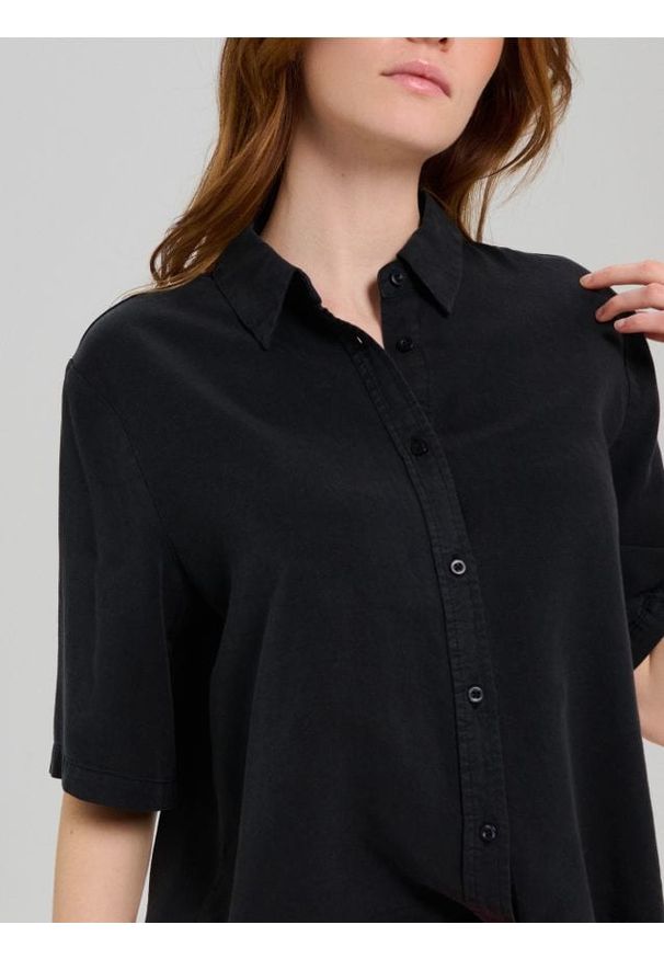 Sinsay - Koszula z krótkim rękawem z lyocellu - czarny. Kolor: czarny. Długość rękawa: krótki rękaw. Długość: krótkie