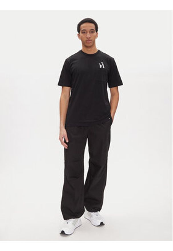 Adidas - adidas T-Shirt Lounge Slides Graphic Pocket JC5283 Czarny Regular Fit. Kolor: czarny. Materiał: bawełna