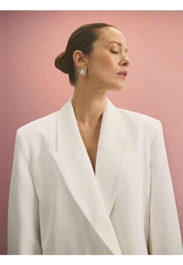 Reserved - Marynarka oversize z domieszką wełny - biały. Kolor: biały. Materiał: wełna