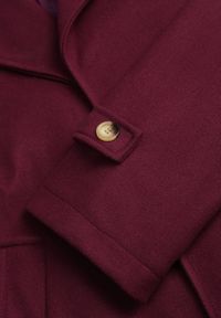 Renee - Ciemnofioletowy Długi Płaszcz Wiązany w Talii Materiałowym Paskiem z Ozodobnymi Guzikami na Rękawach Thakore. Kolor: fioletowy. Materiał: materiał. Długość: długie. Styl: elegancki #5